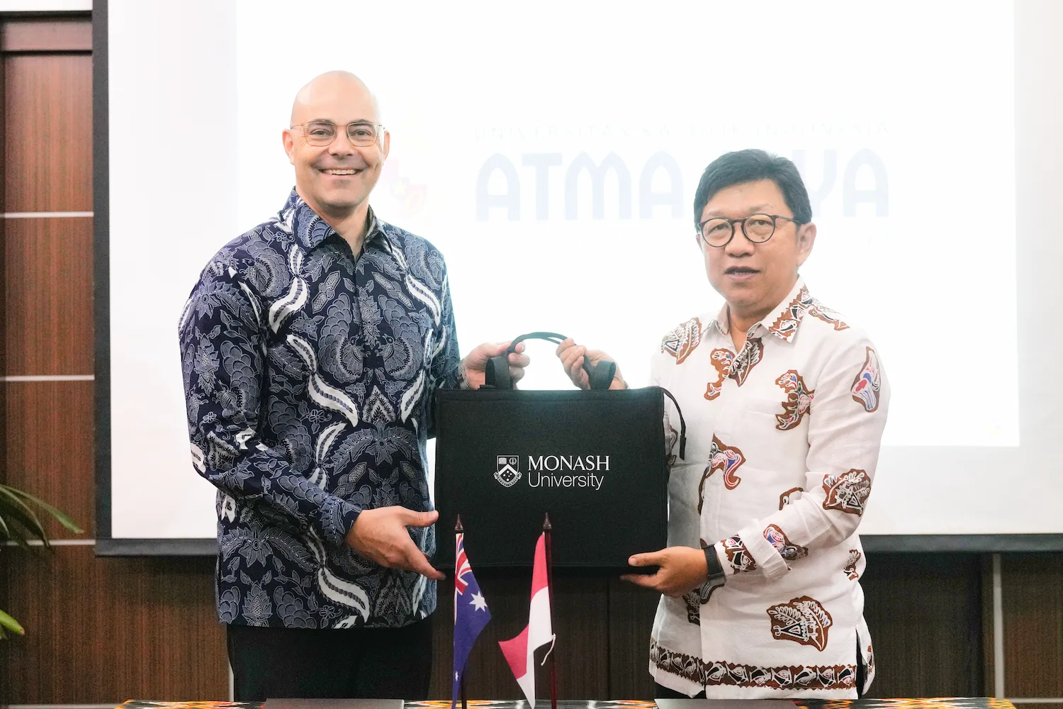 mou-sign-monash-indonesia-unika-atma-jaya-2