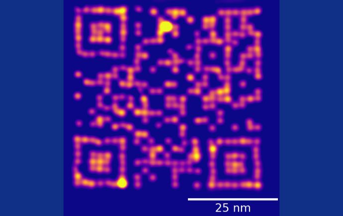 Scanning tunnelling microscope image of a scannable QR code made with silver atoms