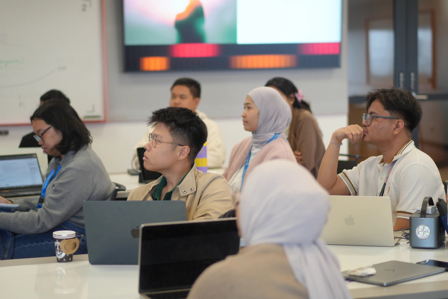 students-listening-the-lecturer