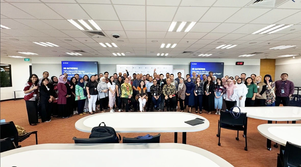 group-photo-hr-gathering