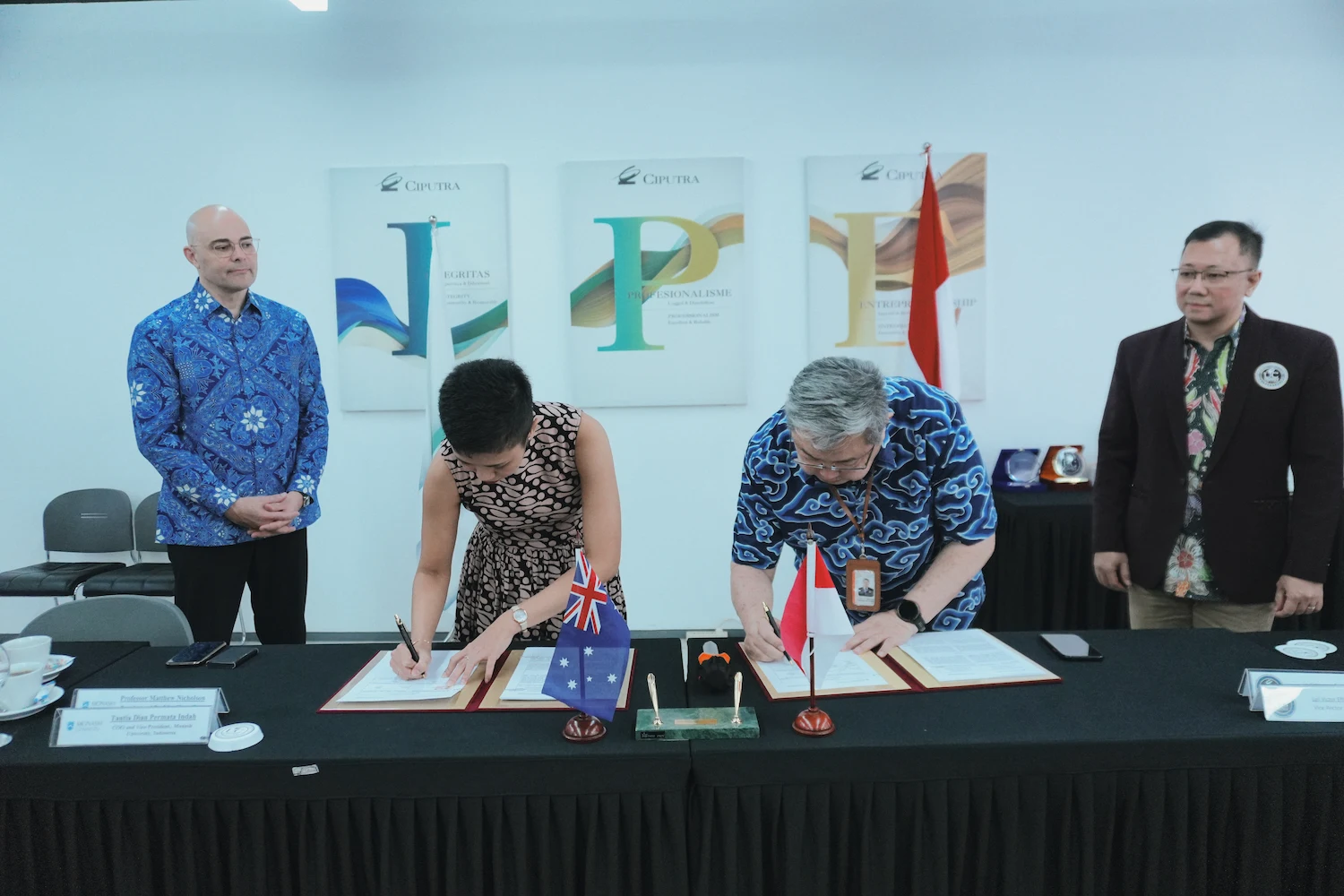 mou-signing-uni-ciputra-monash-indonesia-1