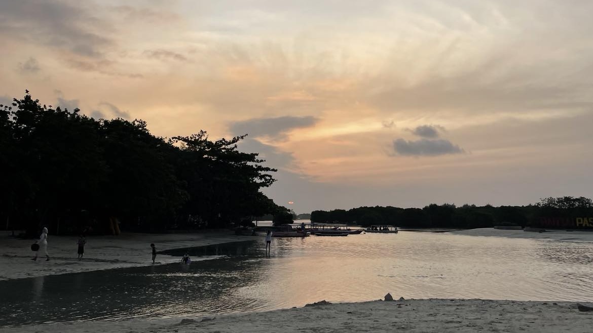 A stunning sunset during our weekend getaway to Thousand Islands