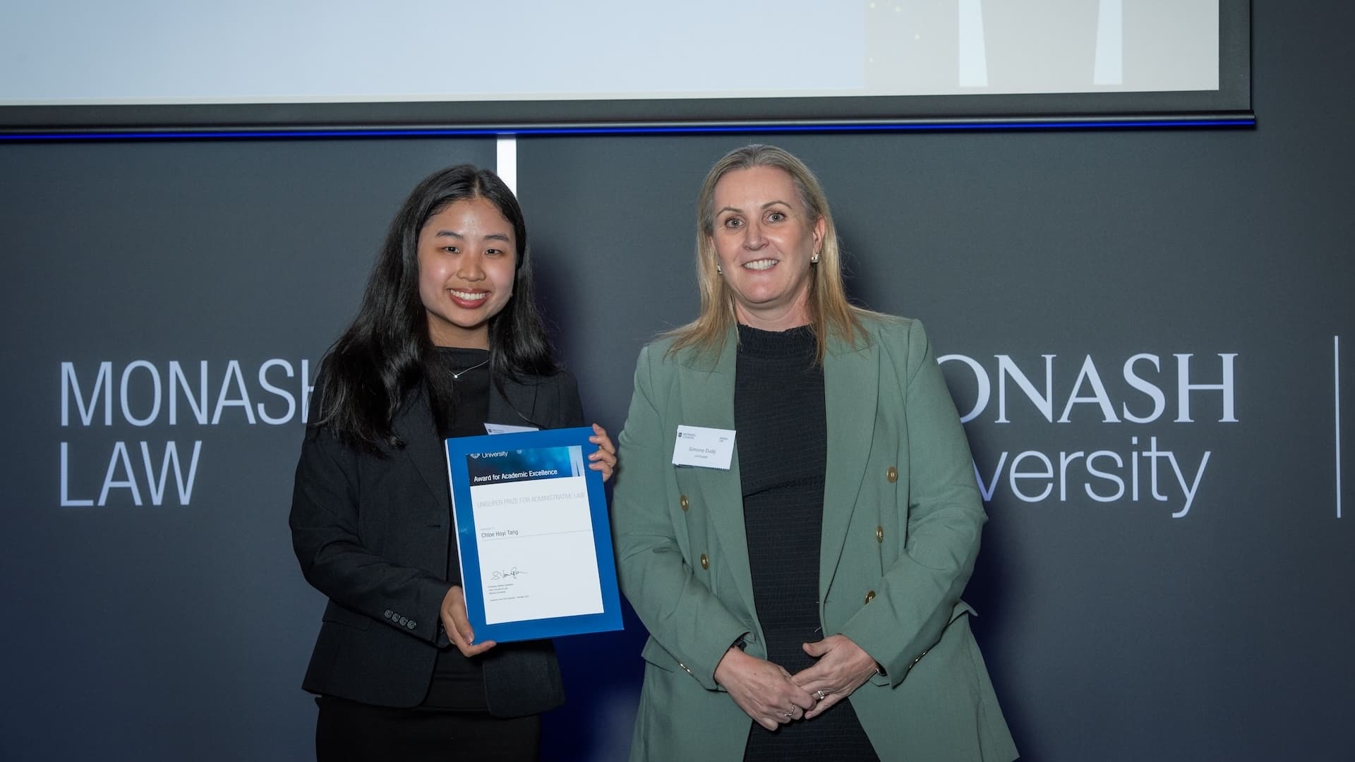 Chloe Tang accepts her prize from Simone Dudij of UniSuper.