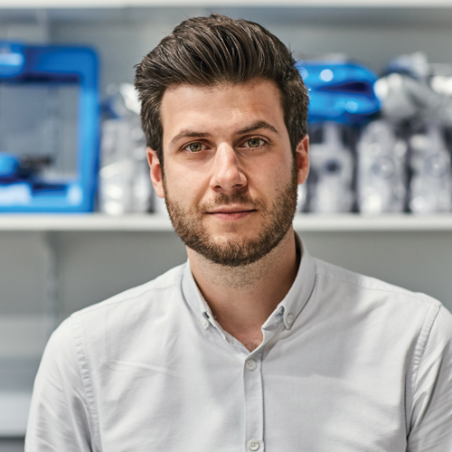 Dr Lee Djumas