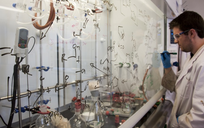 A chemist working in a medicinal chemistry lab