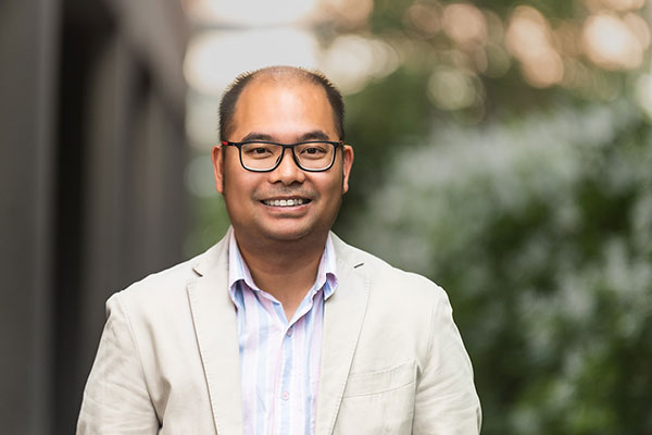 Dr Long Le