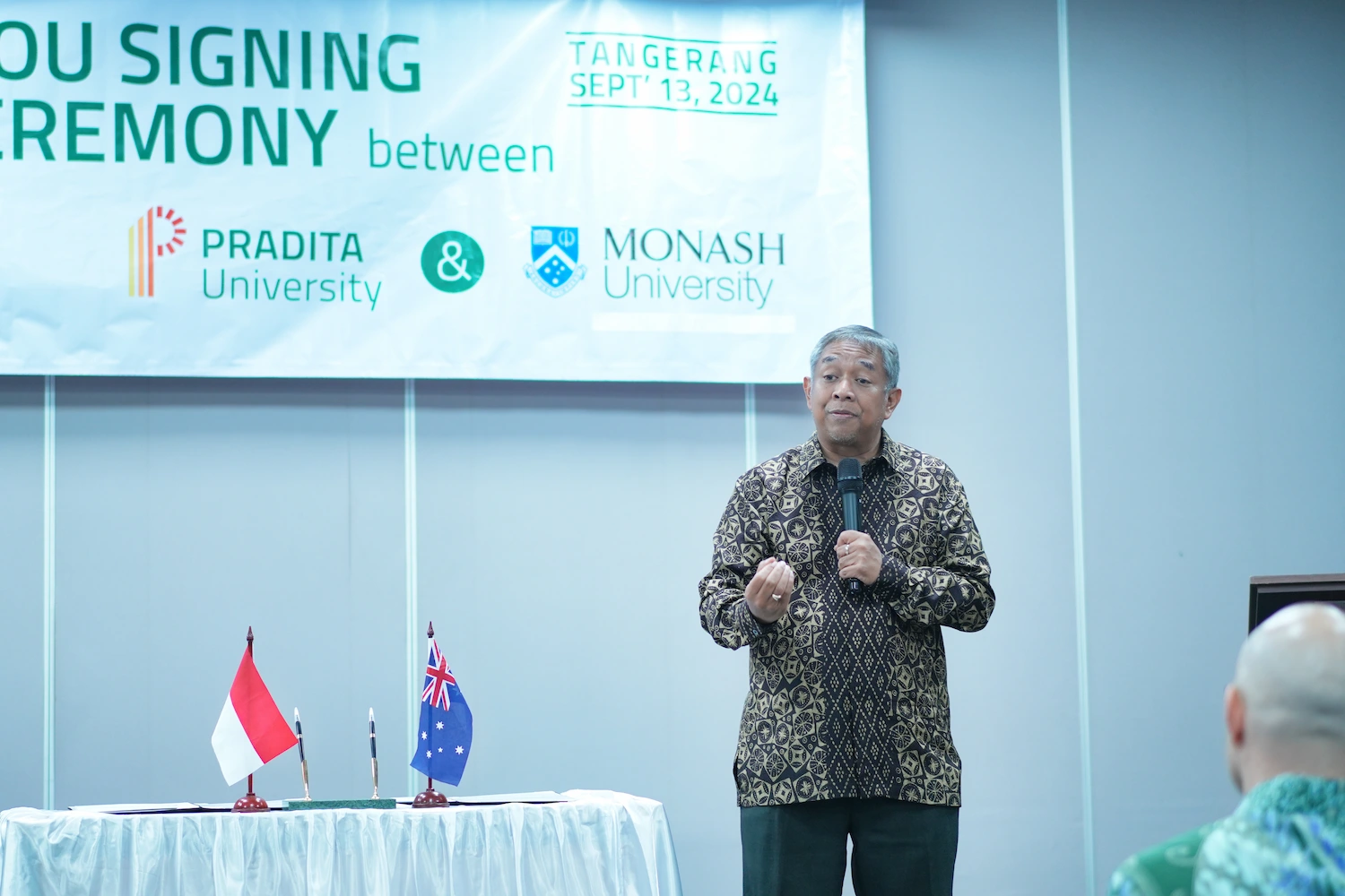 mou-signing-pradita-university-monash-university-indonesia-richardus-eko-indrajit
