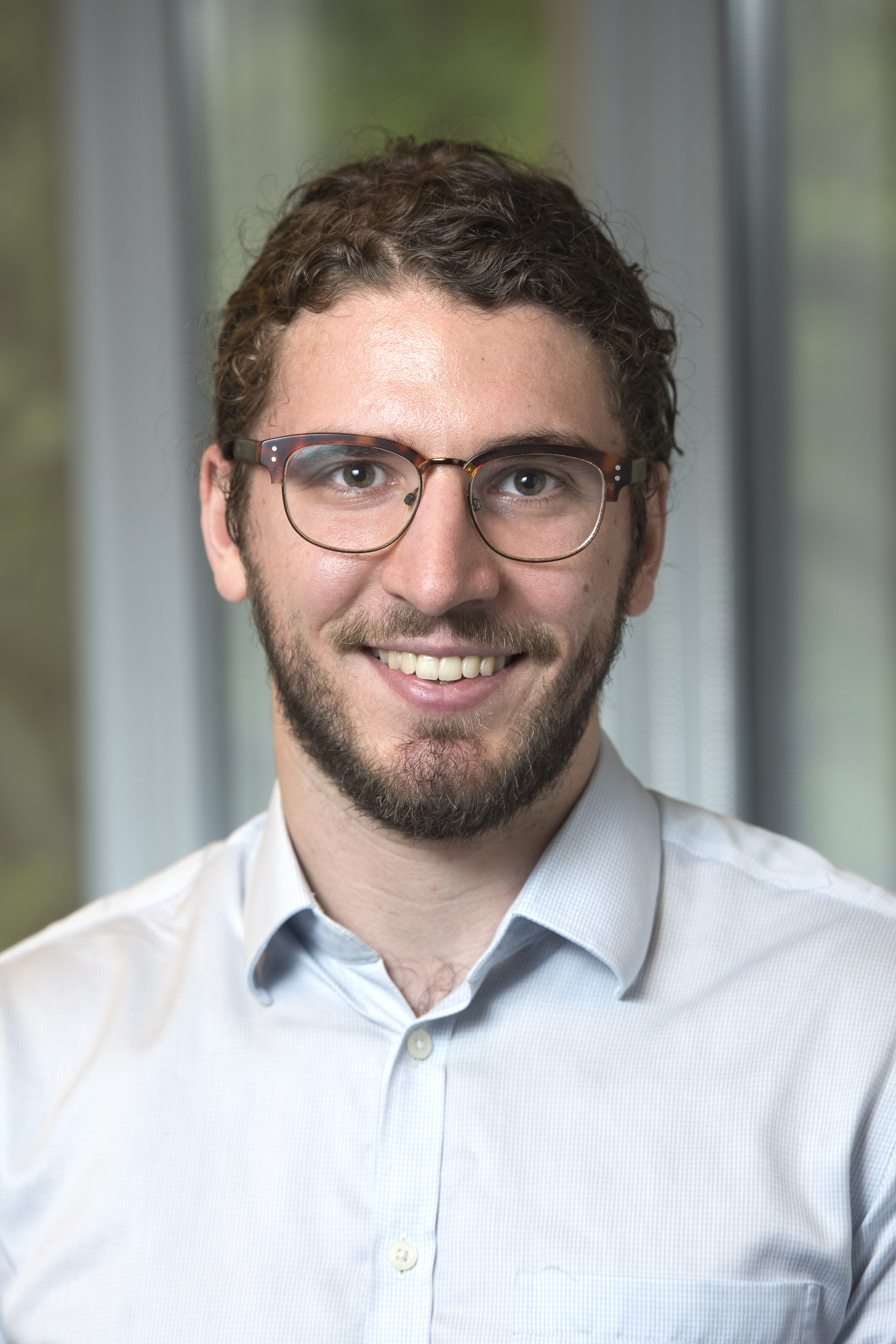 headshot Shmuel Levin