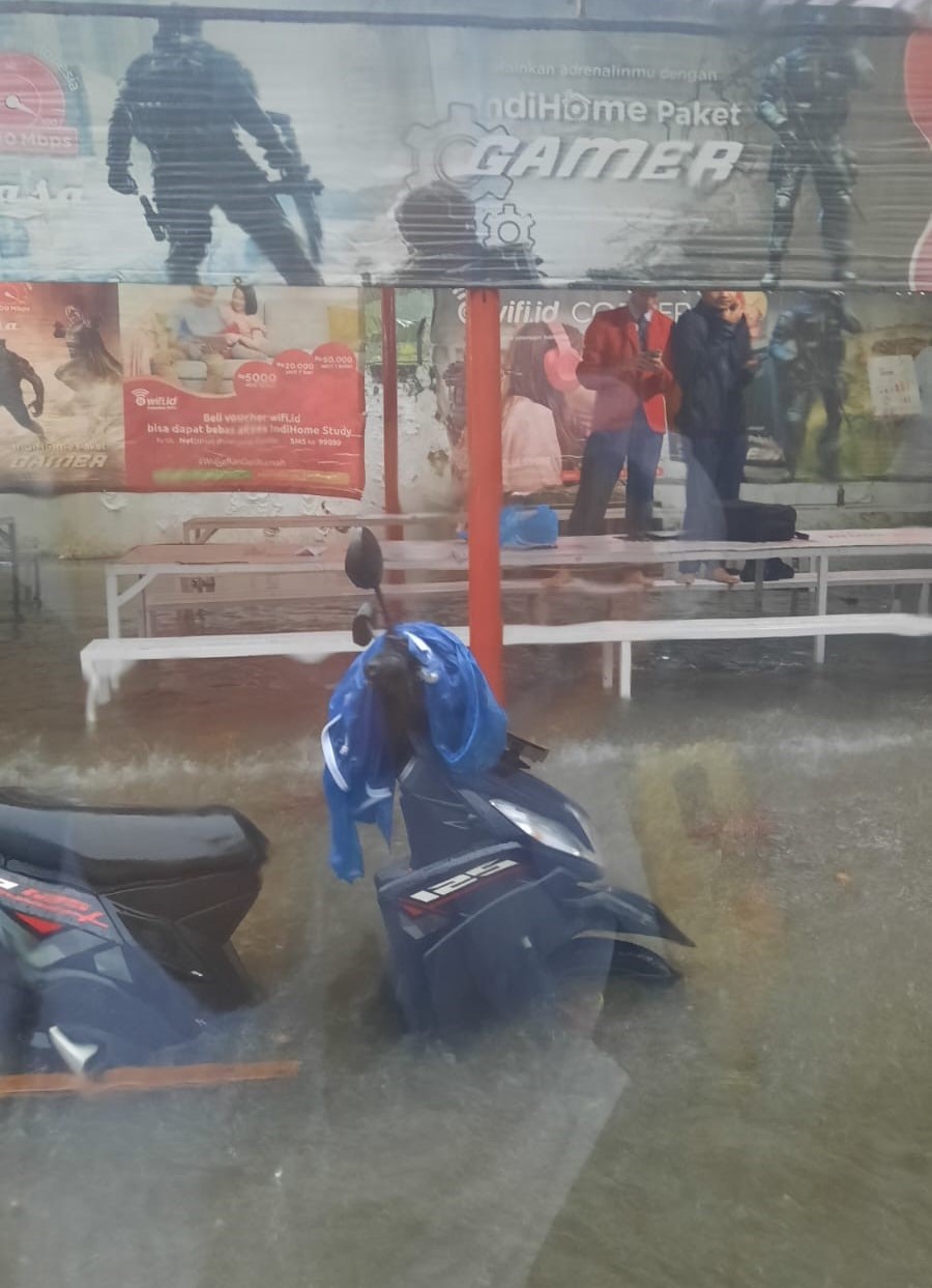 Feature - floods in MAK.jpg