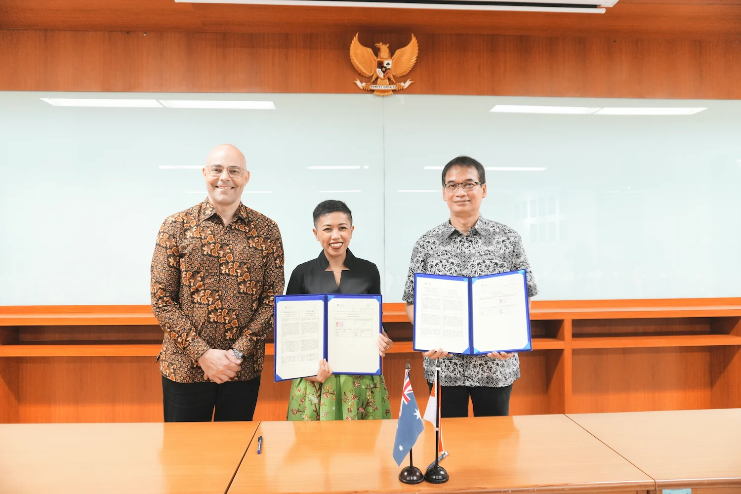mou-sign-maranatha-monash-indonesia
