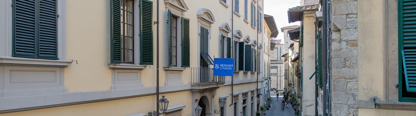 Prato long banner