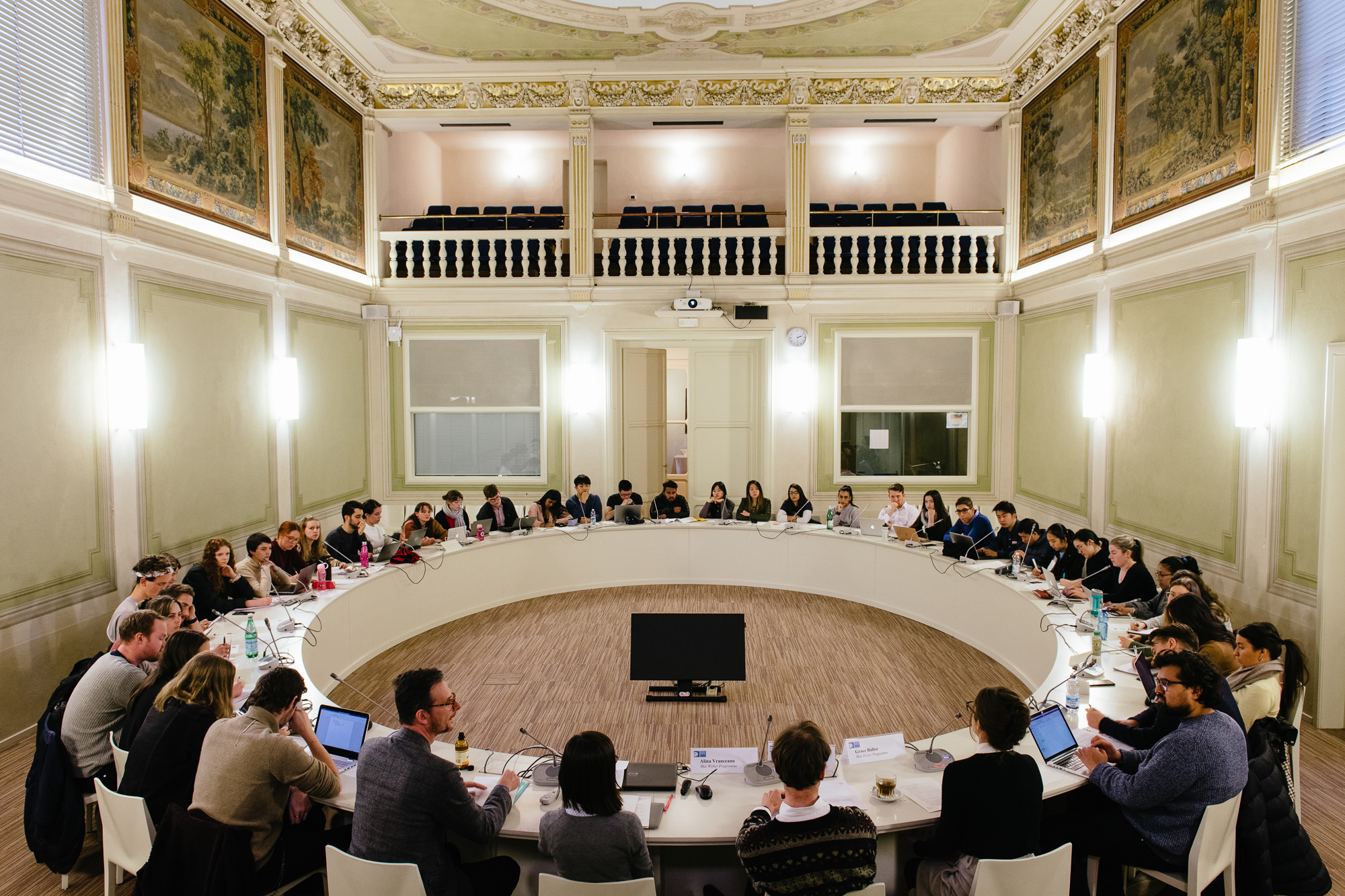Meeting in a circle table
