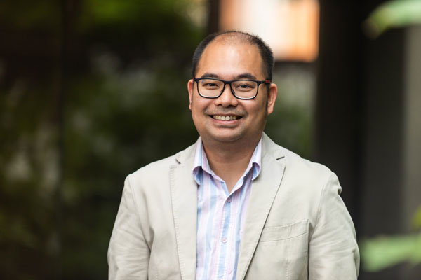 Dr Long Le
