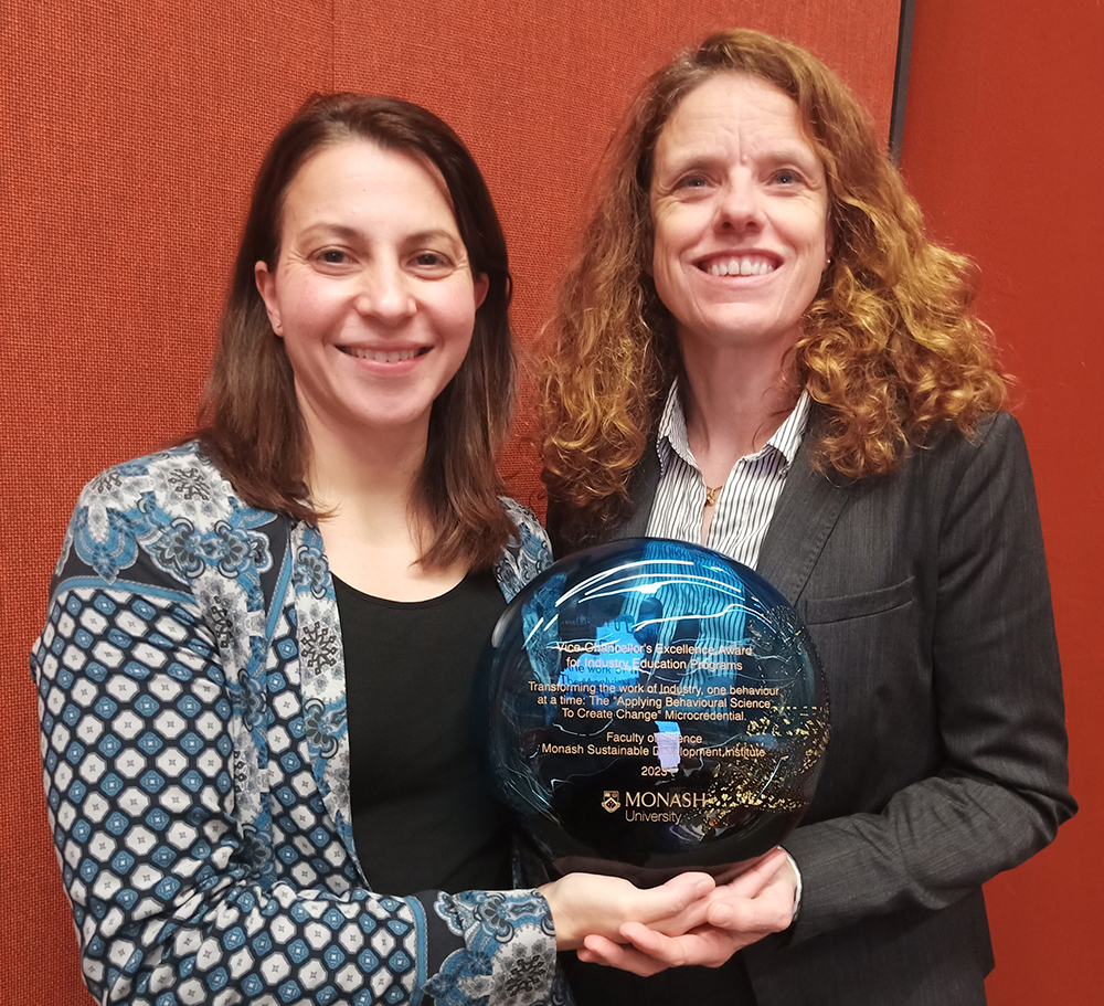 Dr Filia Garivaldis and Associate Professor Annette Bos accept the award