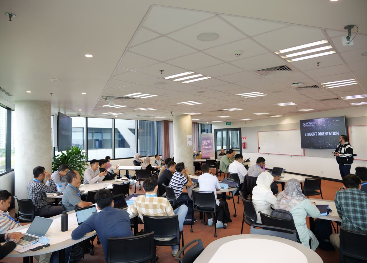 pln-orientation-students-listening-presentation