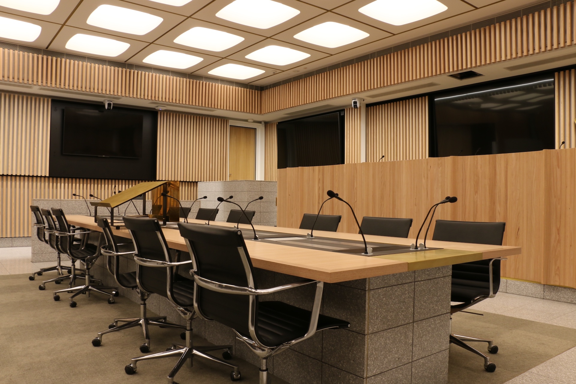 MC Moot Court Bar Table