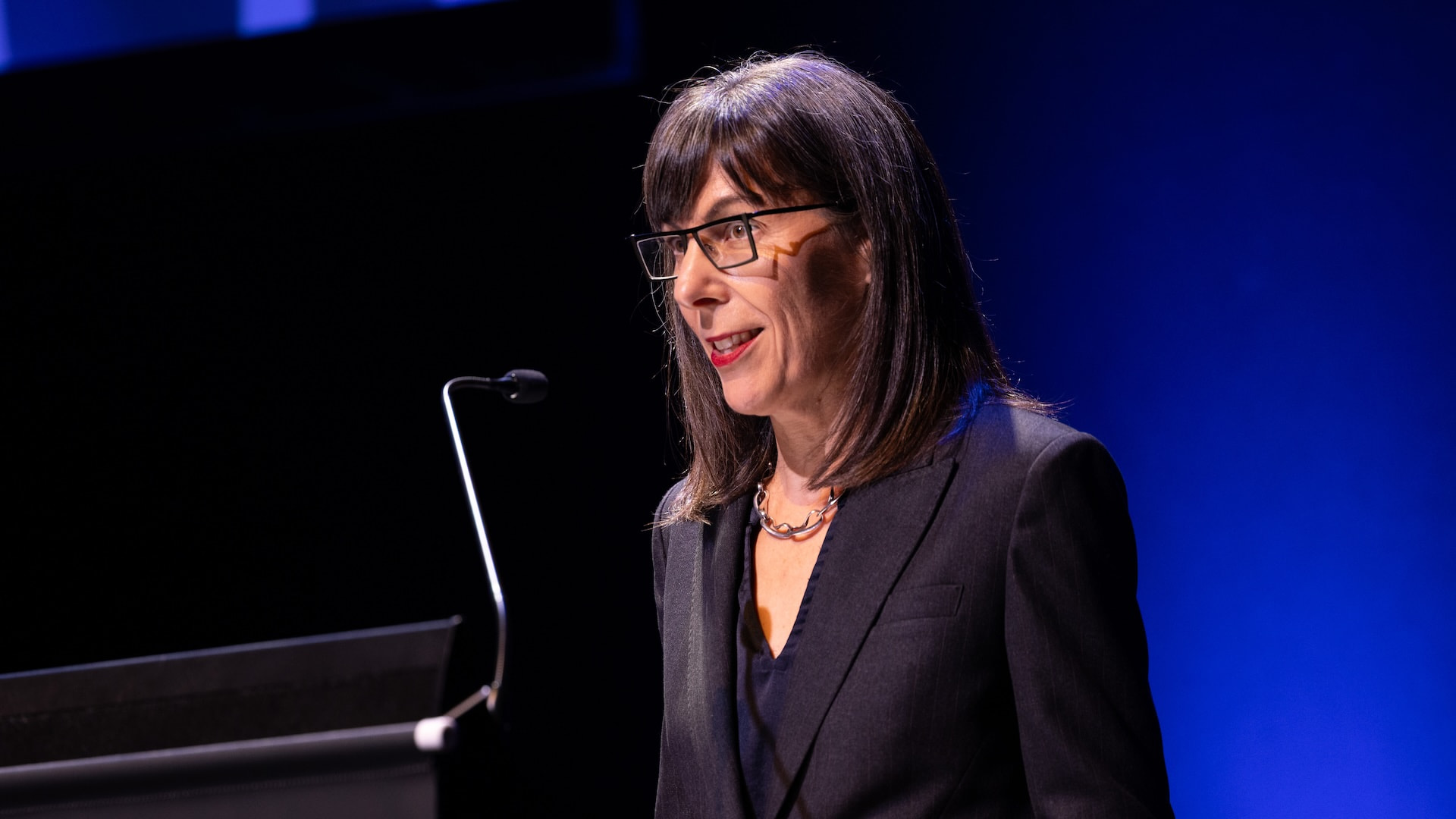 Helen Sawczak presenting the prize giving address.