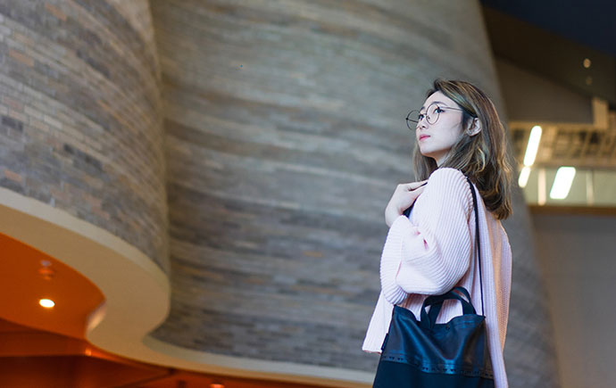 Student looks over her shoulder