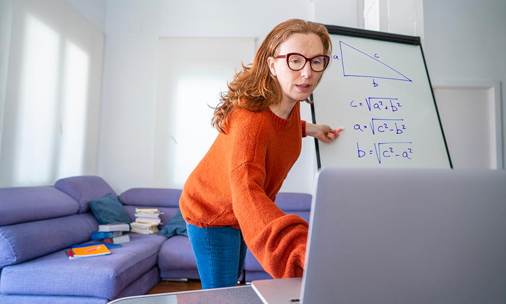 A teacher in her loungeroom, teaching maths via Zoom
