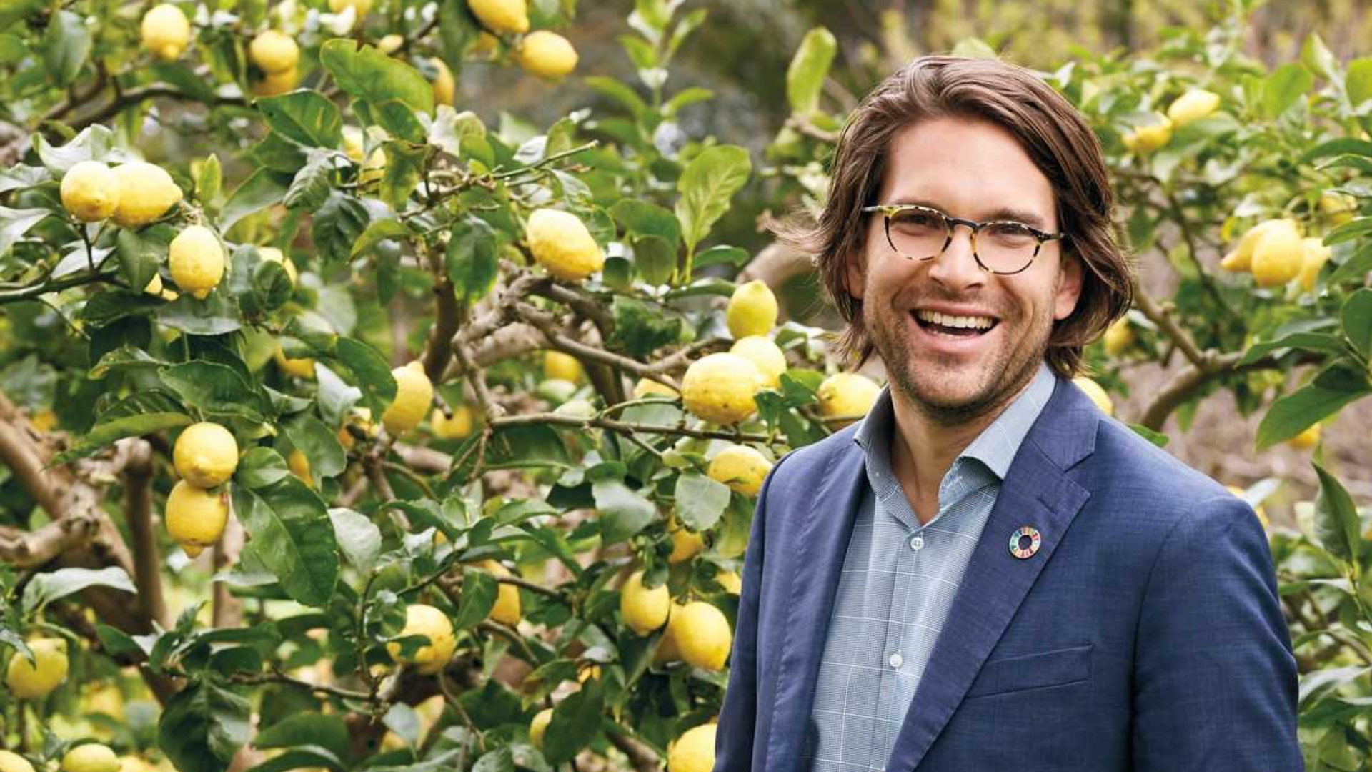 Sandro standing in front of a lemon tree