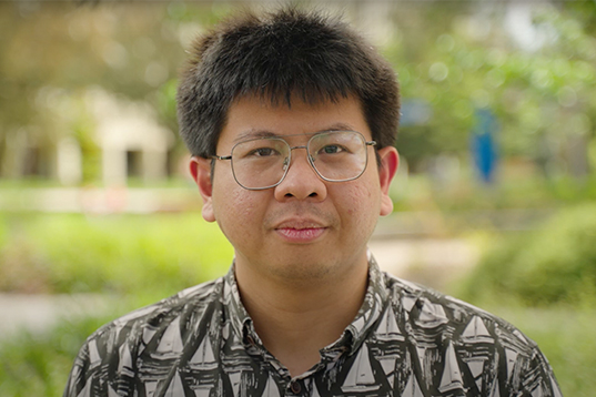 Hilman Fathoni is a graduate research student at Monash Arts. 