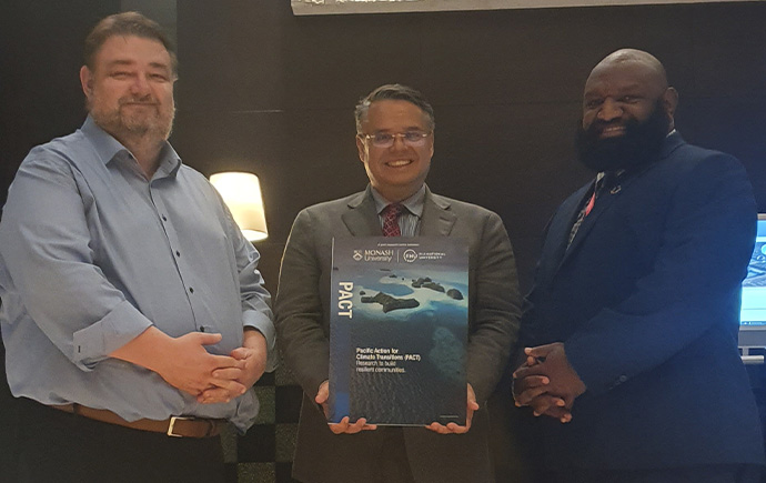 Prof Paul Dargusch, GCF Deputy Executive Director Henry Gonzales, and Ruel Yamuna.