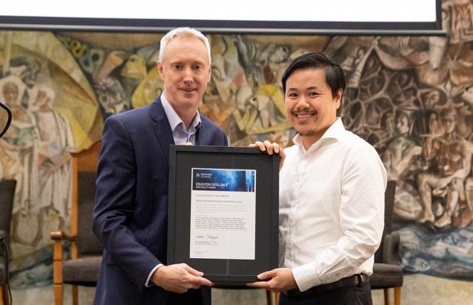 MMIC internship award 667x430