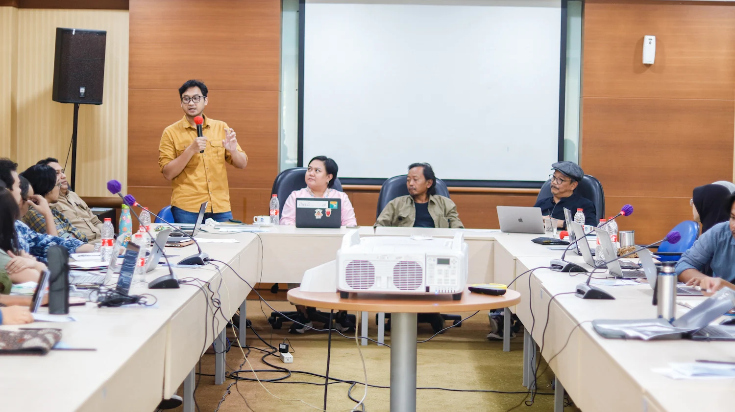luthfi-adam-and-sari-ratri-roundtable-session
