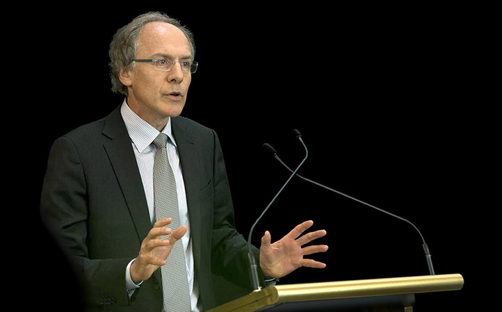 Photo of Professor Alan Finkel
