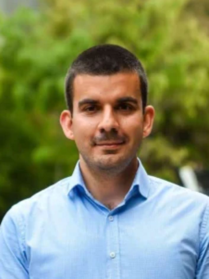 Dr Ari Pinar