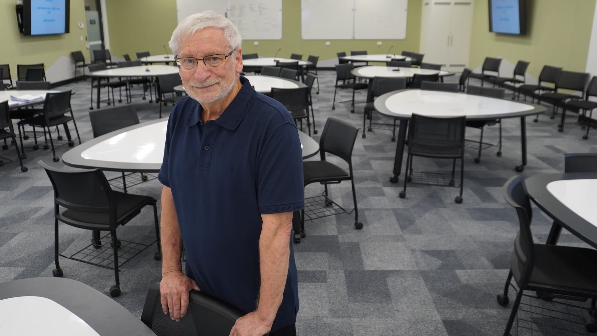 Emeritus Professor Arie Freiberg in the classroom