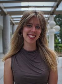 Headshot of Izabella Mancewicz