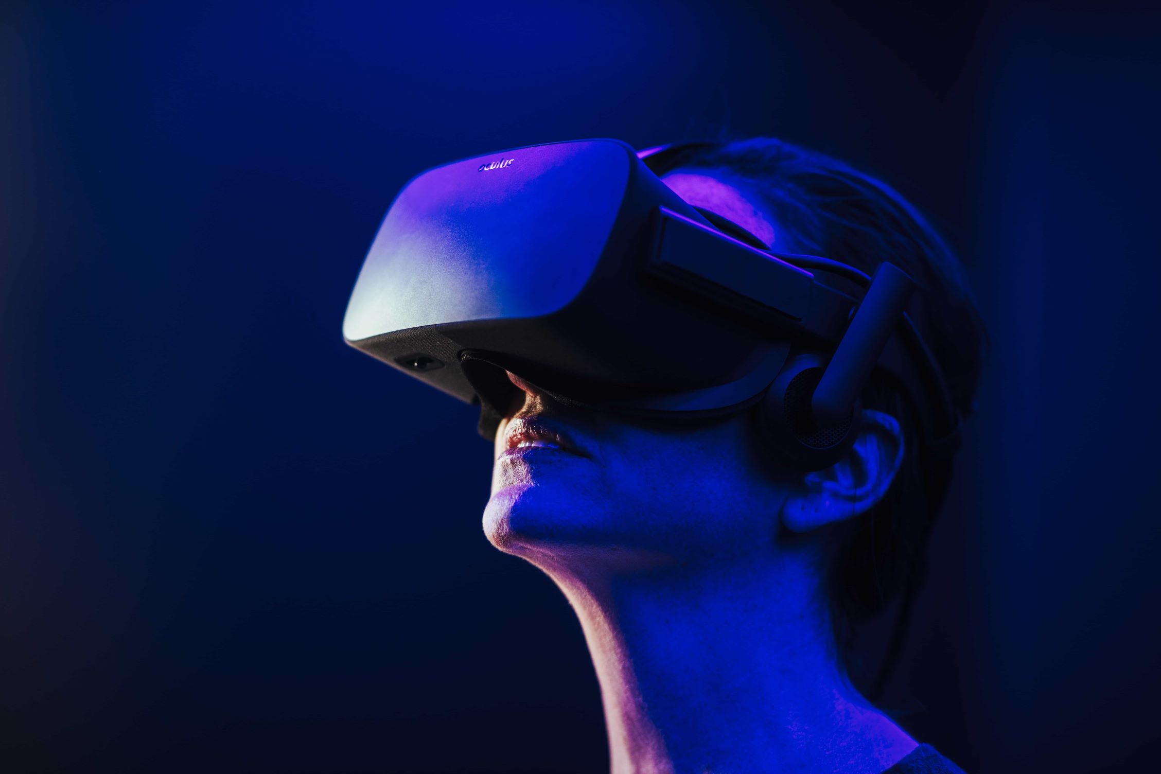 Women wearing virtual reality headset