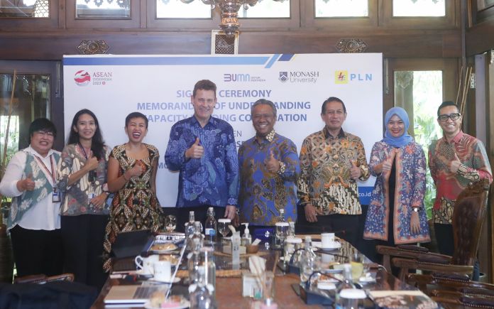 Signing Ceremony of the MoU for Capacity Building Cooperation between PLN and Monash University, Indonesia Signing Ceremony of the MoU for Capacity Building Cooperation between PLN and Monash University, Indonesia