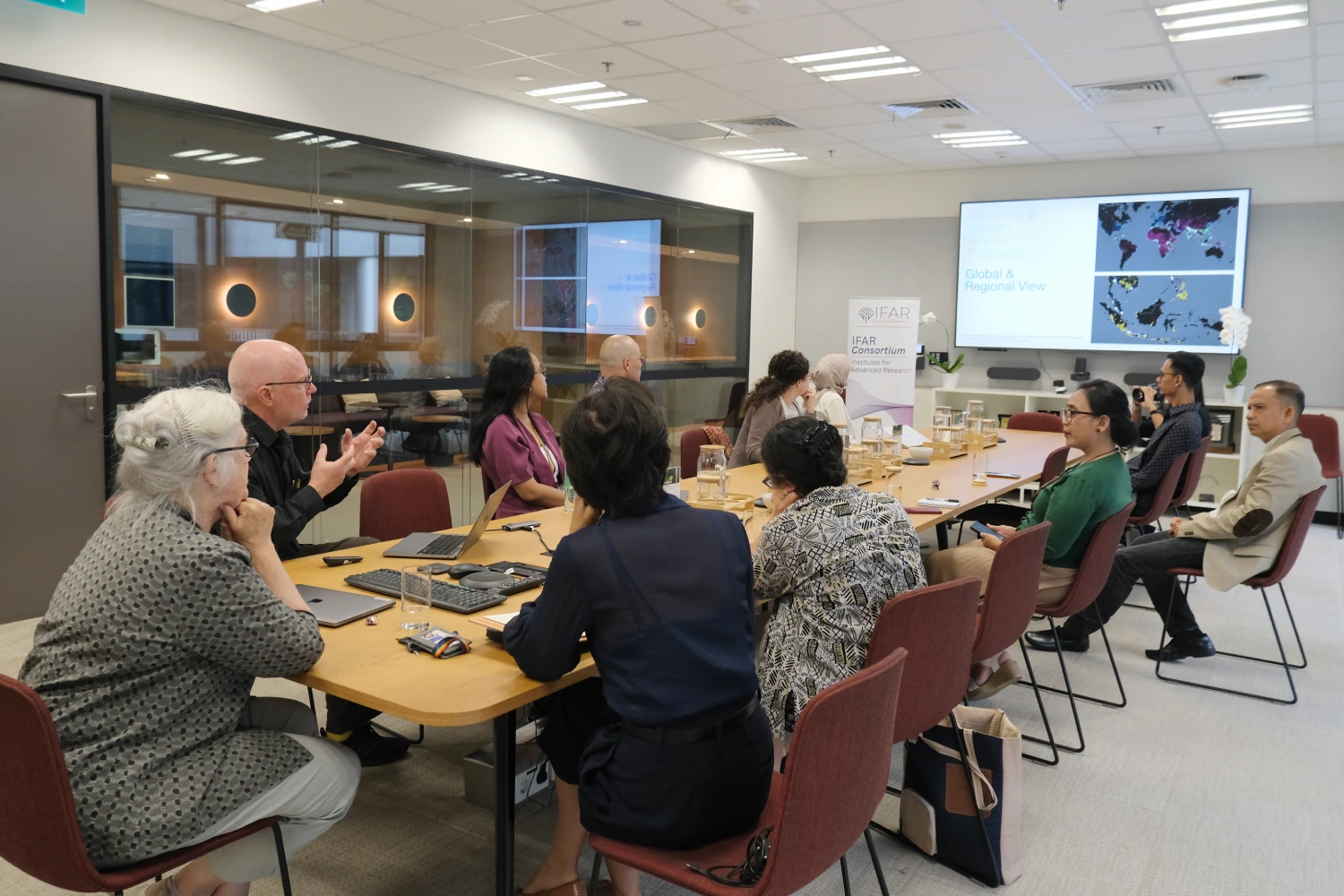 ifar-visit-monash-indonesia-presenting-banten-mosaic