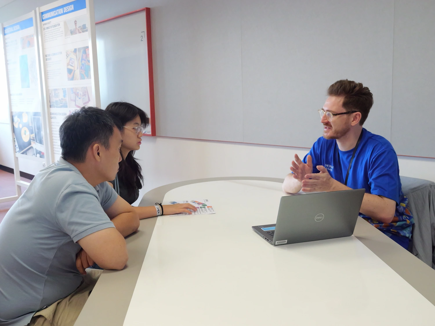 bachelor-open-day-monash-indonesia-consultation-with-academic