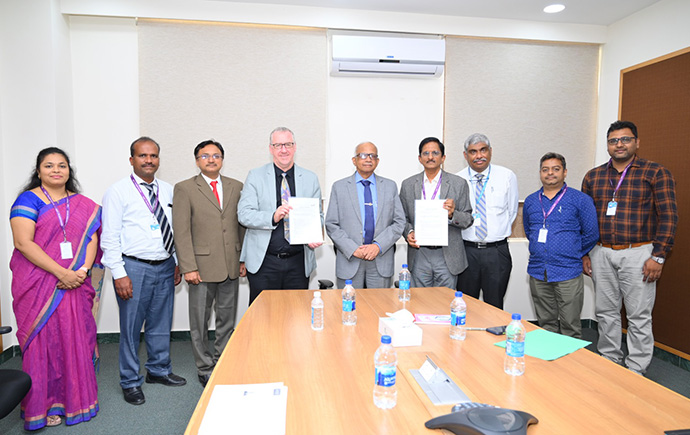 Monash uni and Apollo hospital signing