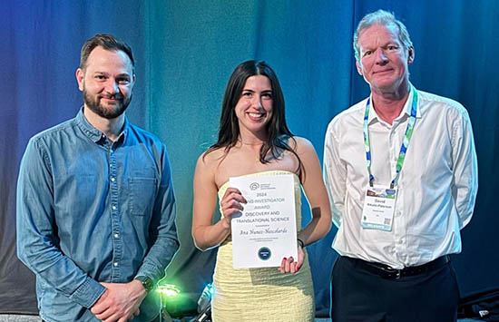 Dr Nunez-Nescolarde (centre) received the ANZSN Young Investigator Award (pictured with PhD co-supervisors Dr Combes (L) and Prof Nikolic-Paterson (R).