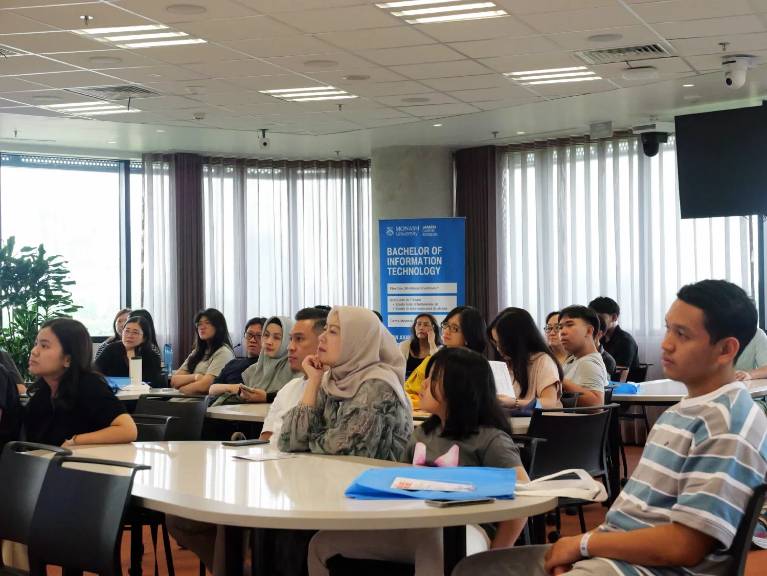 bachelor-open-day-monash-indonesia-participants