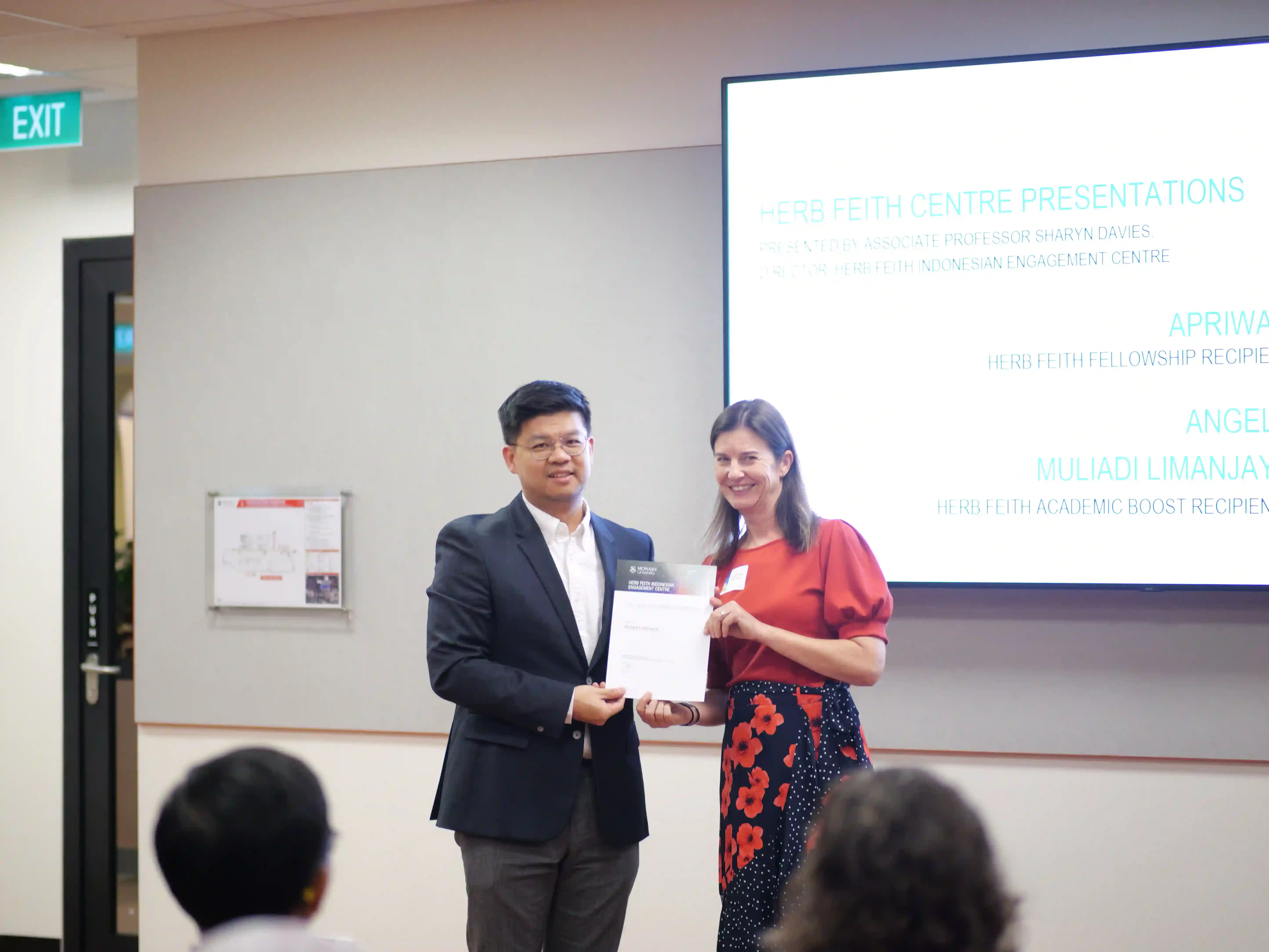 hfc-gala-dinner-muliadi-received-the-award.JPG