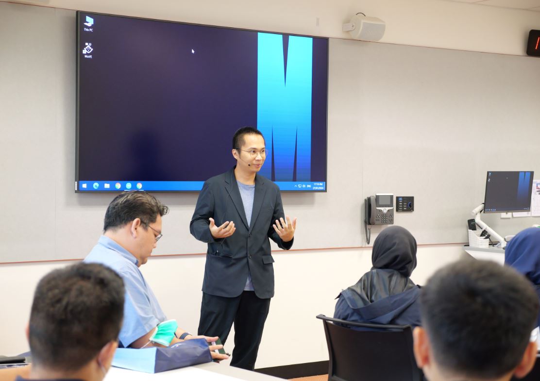 monash-harriman-saragih-teaching-mbi-class